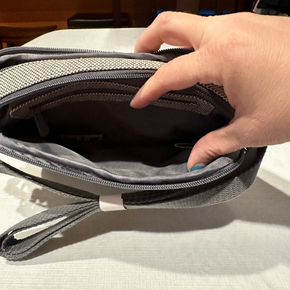 NWOT Thirty One crossbody. - Picture 6 of 8